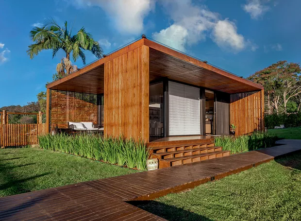 Casa modular moderna com fachada clara